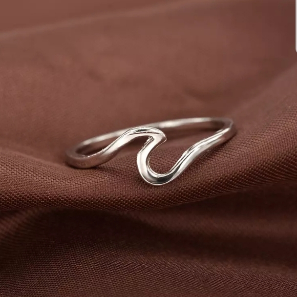 Beautiful antique silver color ocean wave ring💍 - Picture 5 of 5